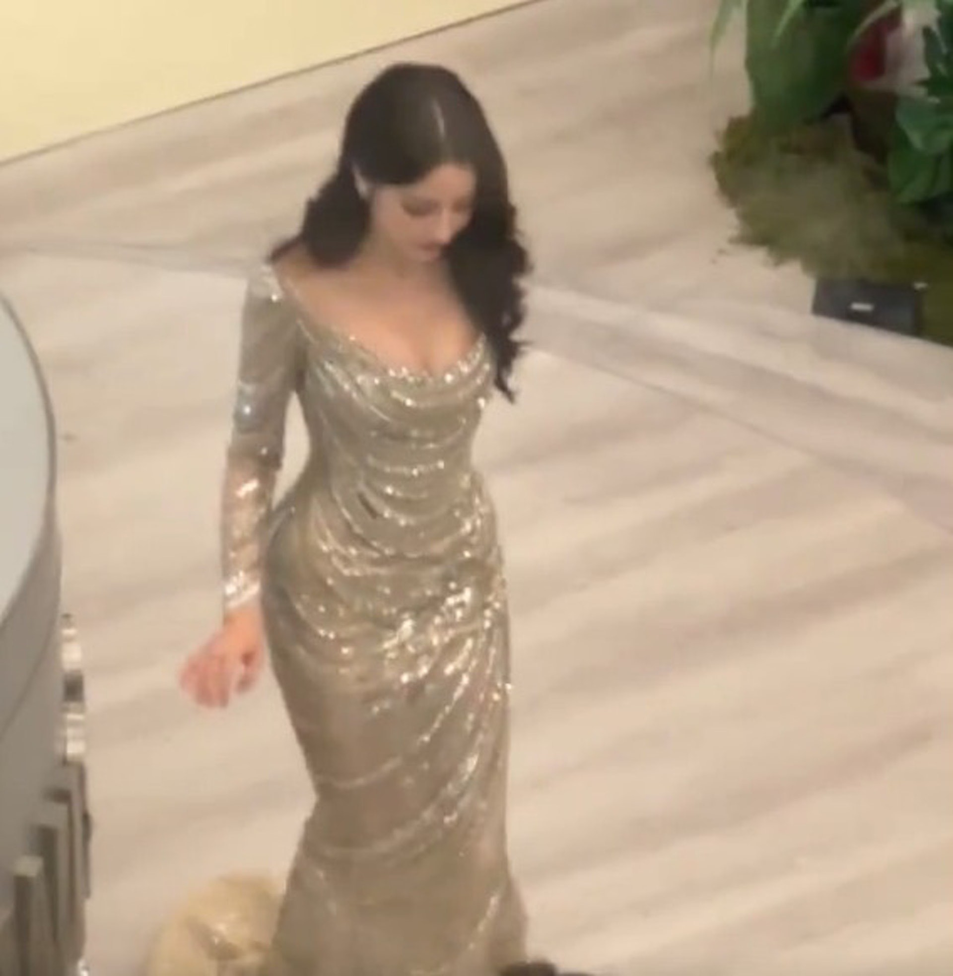 dich le nhiet ba dinh nghi van su dung phu tung de co body dong ho cat3