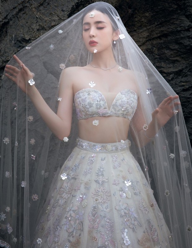 dich le nhiet ba mat cuong vi nu hoang visual boi mot my nhan cung que huong cung do tuoi1