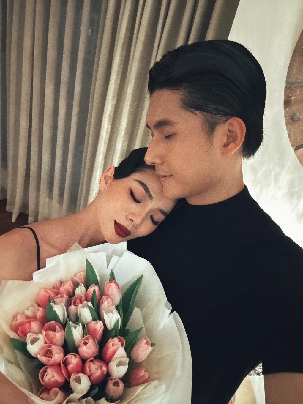 hon nhan hien tai cua le quyen vien man ben tinh tre xem chong cu nhu nguoi than3