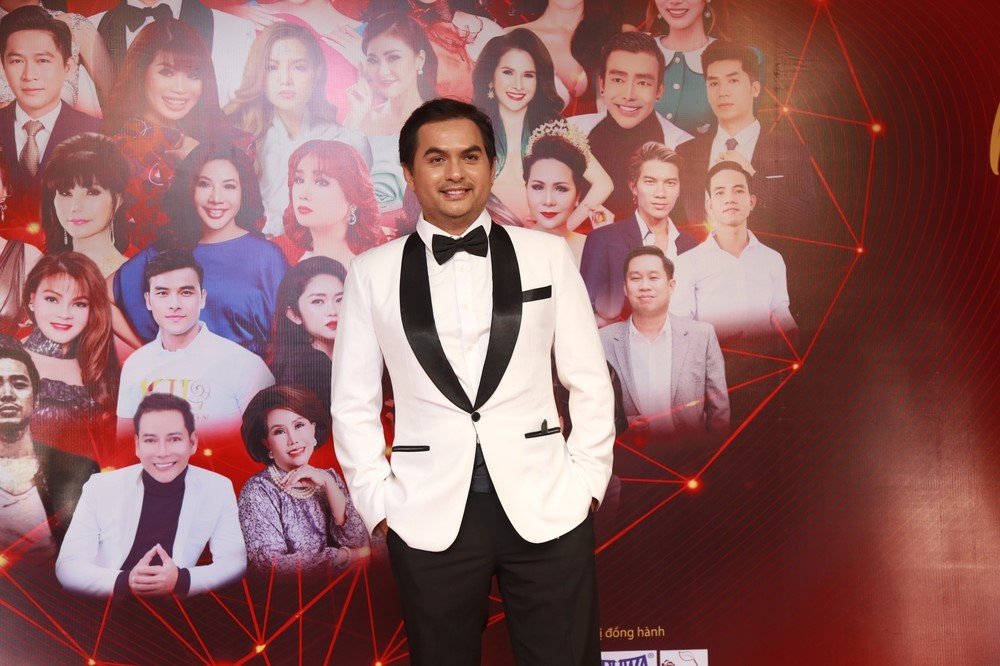 mc duc tien sau 13 nam ket hon hon nhan vien man ngay cang dat show2