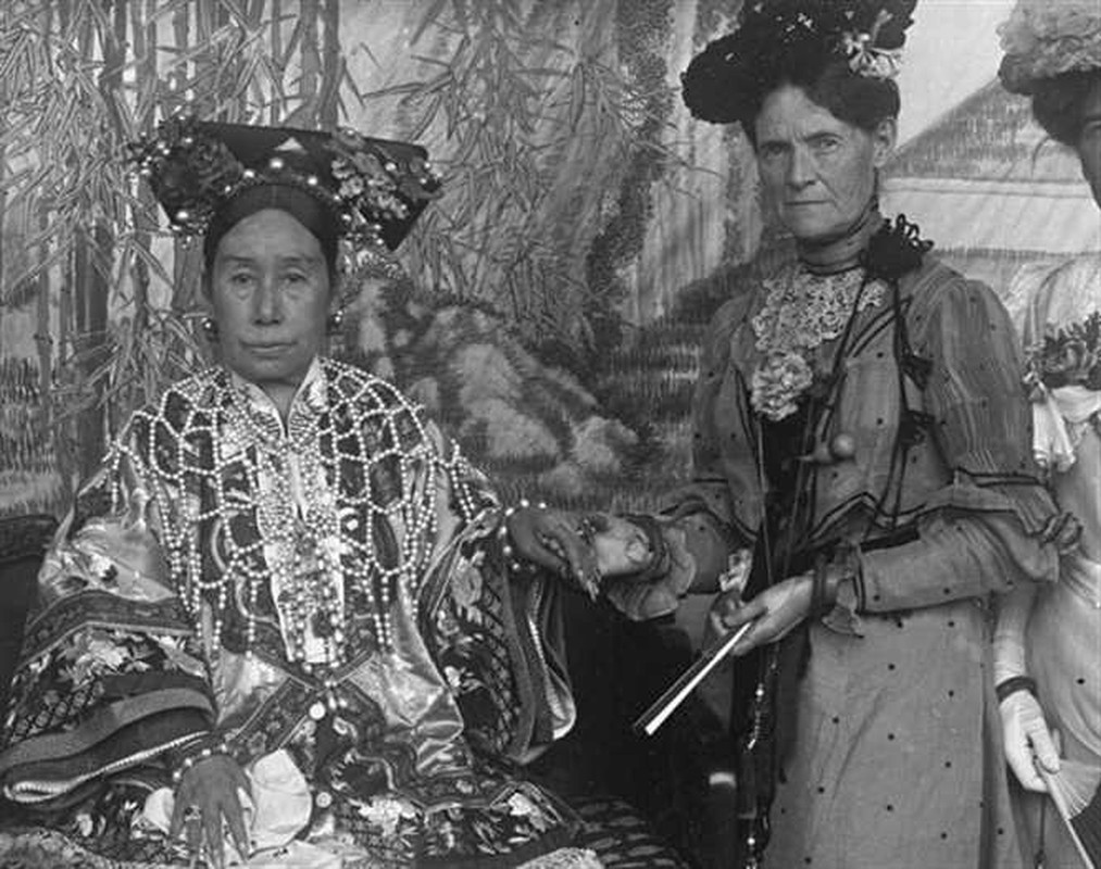 choang vang truoc bi mat niu giu tuoi xuan cua tu hi thai hau suot gan nua the ky choang vang truoc bi mat niu giu tuoi xuan cua tu hi thai hau suot gan nua the ky