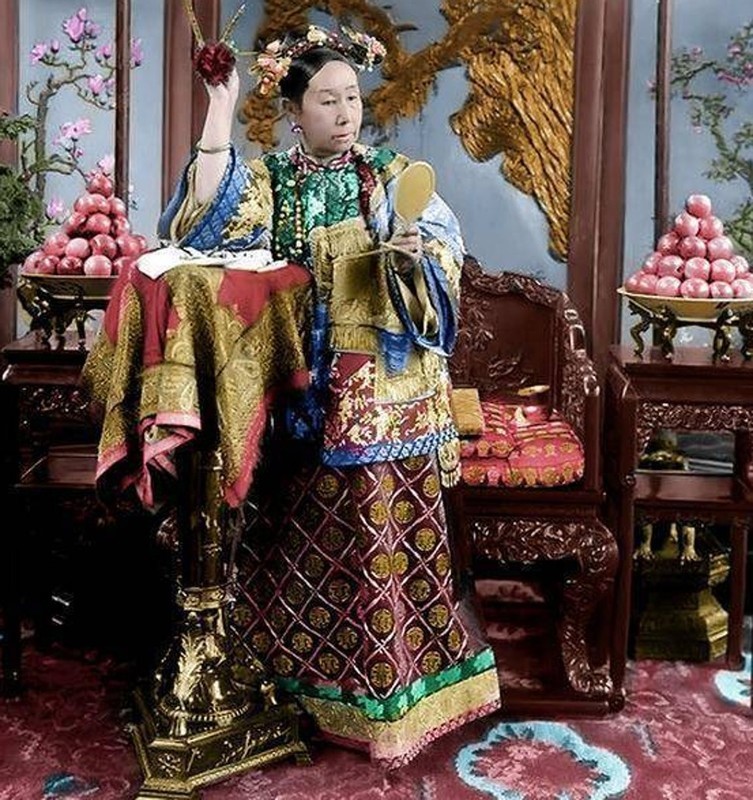 choang vang truoc bi mat niu giu tuoi xuan cua tu hi thai hau suot gan nua the ky2 choang vang truoc bi mat niu giu tuoi xuan cua tu hi thai hau suot gan nua the ky2