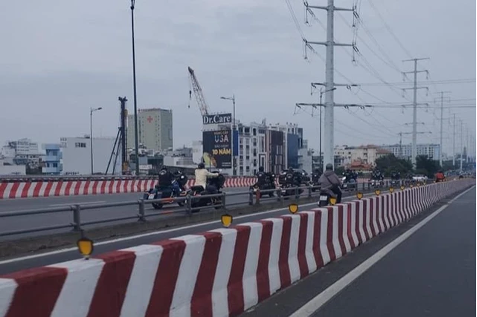 vu doan mo to di hai hang noi nhau trong lan o to tai tp hcm cong an vao cuoc xac minh