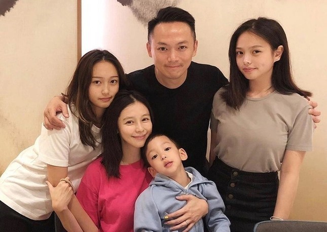 tu nhuoc tuyen xac nhan chia tay chong sau nhieu nam chung song2