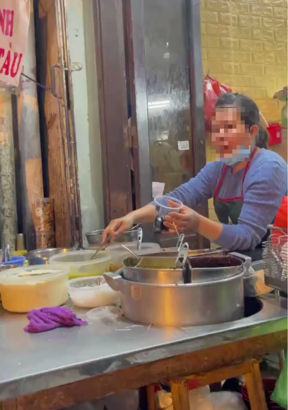 vu quan xoi che noi tieng o ha noi chui khach nhu con chu quan bi phat 2 5 trieu dong