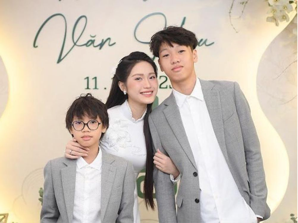 he lo dieu dac biet ve 2 em trai doan hai my 14 tuoi cao gan 1m8 visual khong thua kem chi gai4 he lo dieu dac biet ve 2 em trai doan hai my 14 tuoi cao gan 1m8 visual khong thua kem chi gai4