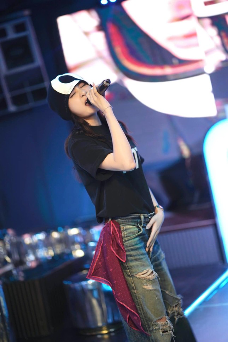 hien ho hiem hoi len song livestream khan gia deu dong loat lap lai 2 tu