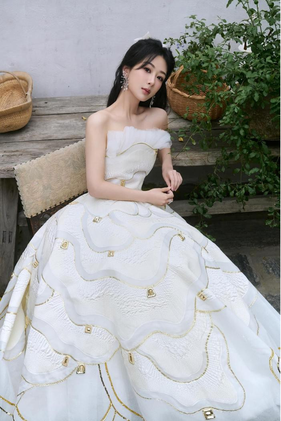 tin tuc sao hoa ngu moi nhat ngay 18 12 2023 duong tu bi che bai vi lien tuc photoshop qua da5