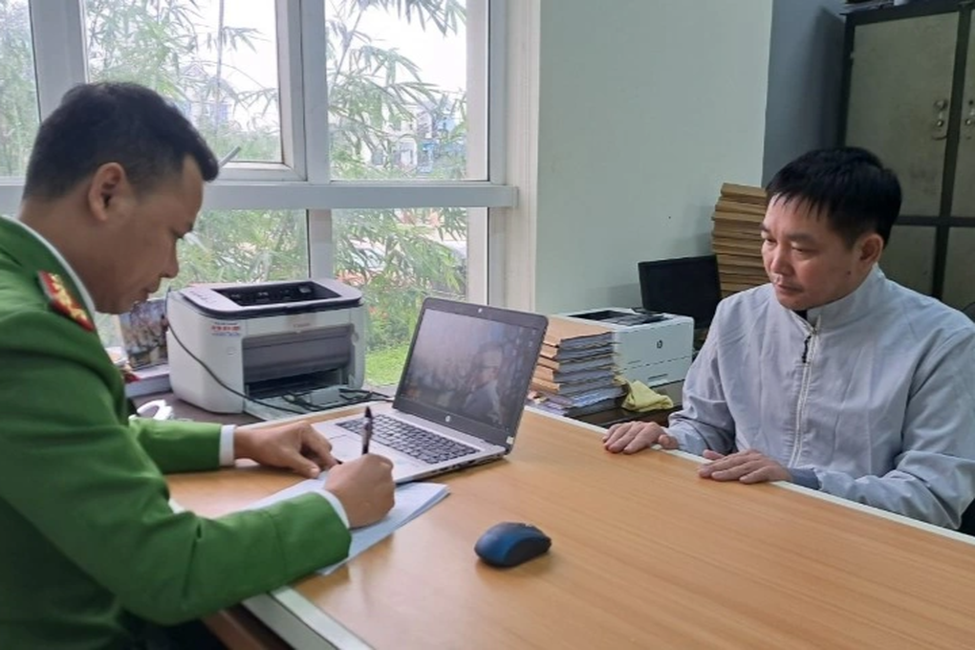 nghe an loi dung danh nghia phong vien dom bi cong an bat giu nghe an loi dung danh nghia phong vien dom bi cong an bat giu