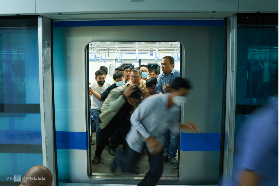 dien tap chua chay lon chua tung co o metro ben thanh suoi tien8