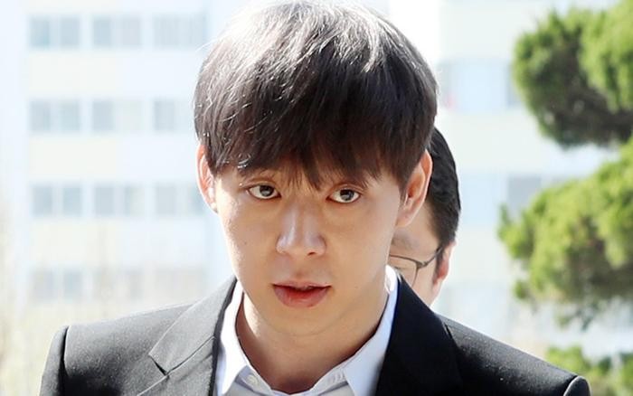 nam ca si park yoochun thua kien phai boi thuong so tien khong lo1