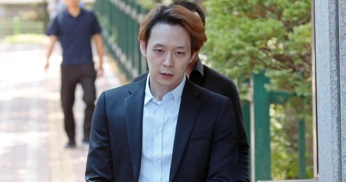 nam ca si park yoochun thua kien phai boi thuong so tien khong lo5