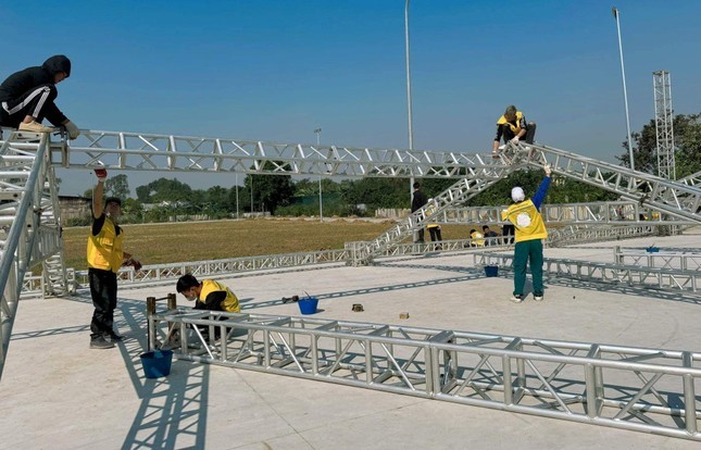 quang hai dung rap chuan bi cho le an hoi he lo so khach moi tham du2