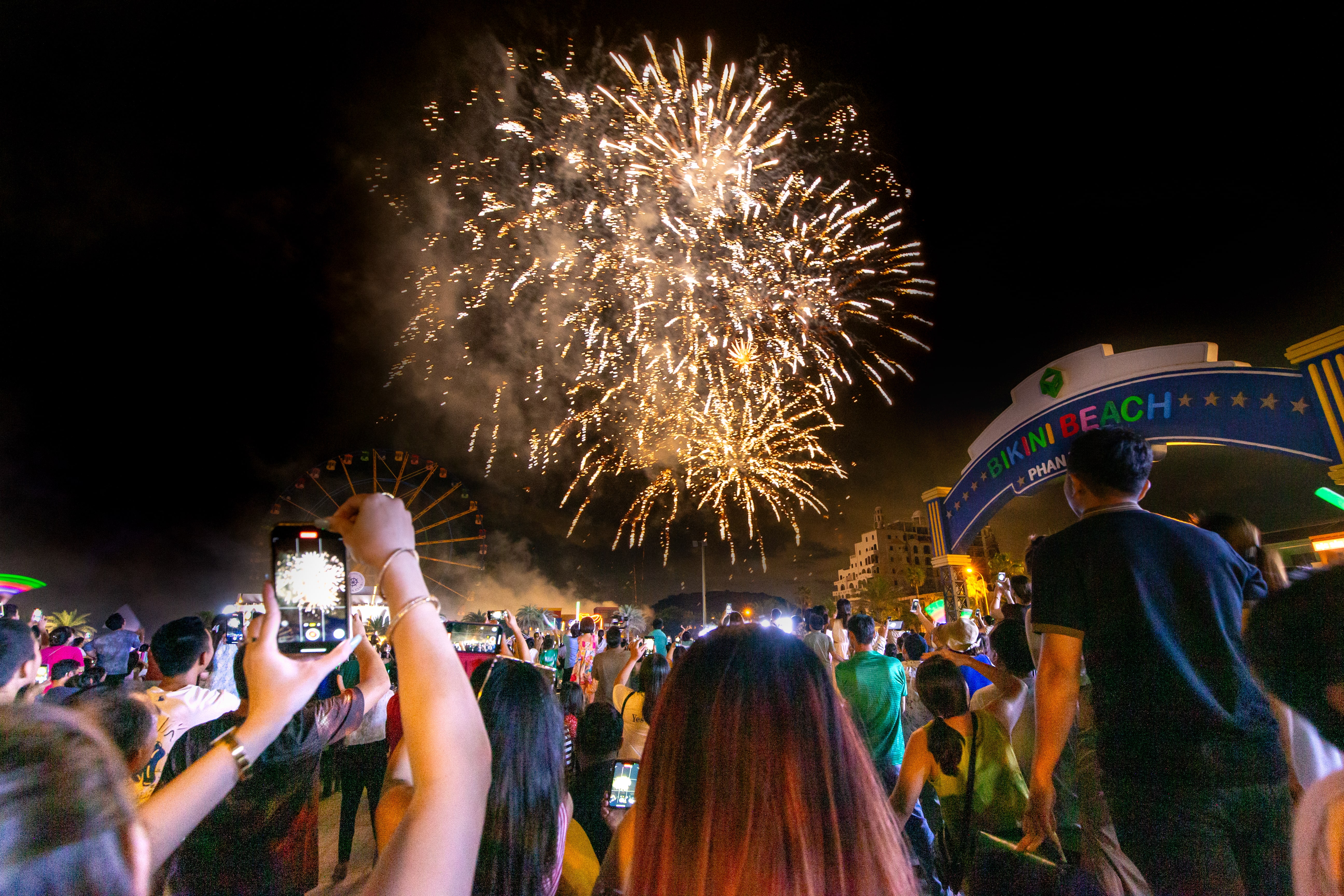 dao dien nguyen viet thanh mang 50 nghe si hang dau viet nam den vibe fest 20241 min dao dien nguyen viet thanh mang 50 nghe si hang dau viet nam den vibe fest 20241 min