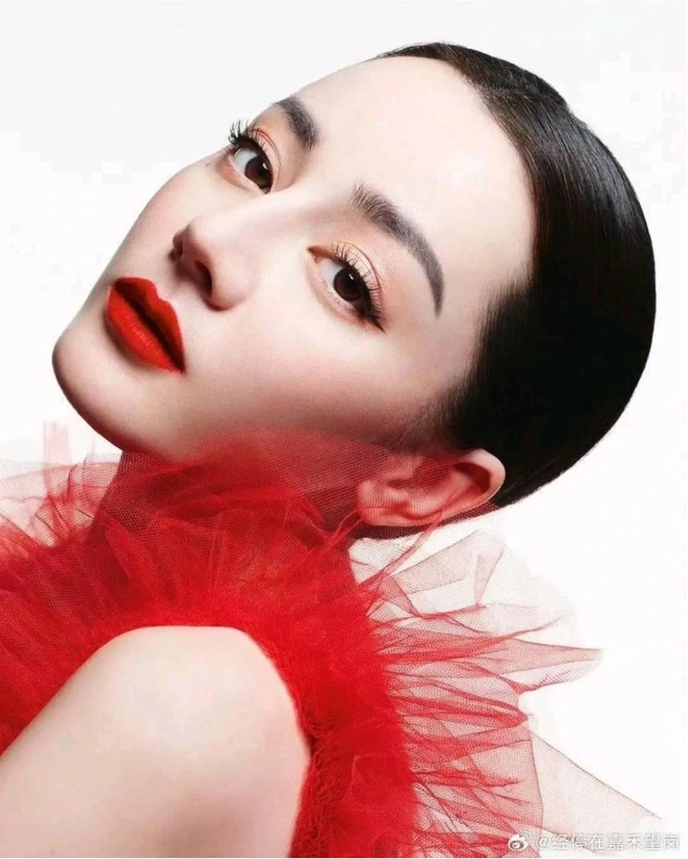 dich le nhiet ba xuat hien tren quang cao dior visual chuan minh tinh tuy nhien phai chao thua nguoi nay3 dich le nhiet ba xuat hien tren quang cao dior visual chuan minh tinh tuy nhien phai chao thua nguoi nay3
