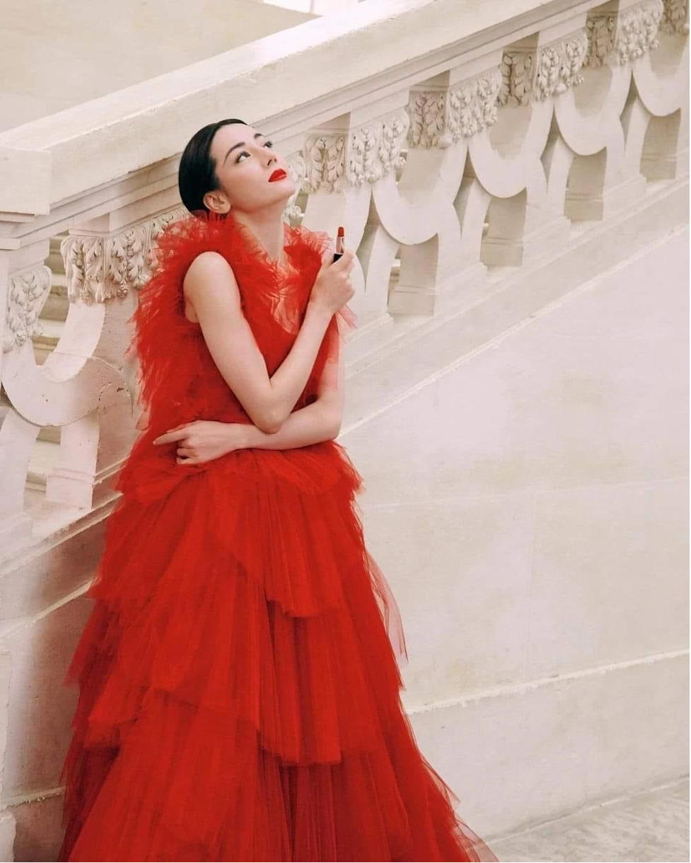 dich le nhiet ba xuat hien tren quang cao dior visual chuan minh tinh tuy nhien phai chao thua nguoi nay4 dich le nhiet ba xuat hien tren quang cao dior visual chuan minh tinh tuy nhien phai chao thua nguoi nay4