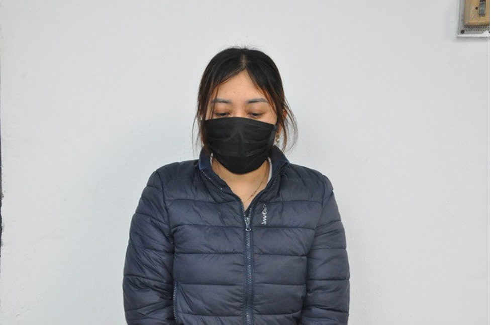 khoi to nhom nu quai chuyen lua mua hang trung sh