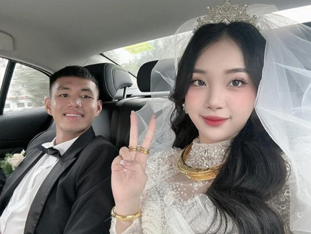 dan cau thu viet theo vo bo cuoc choi trong nam 2023 dam cuoi daon van hau gay bao mang xa hoi dan cau thu viet theo vo bo cuoc choi trong nam 2023 dam cuoi daon van hau gay bao mang xa hoi