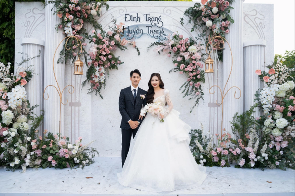 dan cau thu viet theo vo bo cuoc choi trong nam 2023 dam cuoi daon van hau gay bao mang xa hoi2 dan cau thu viet theo vo bo cuoc choi trong nam 2023 dam cuoi daon van hau gay bao mang xa hoi2