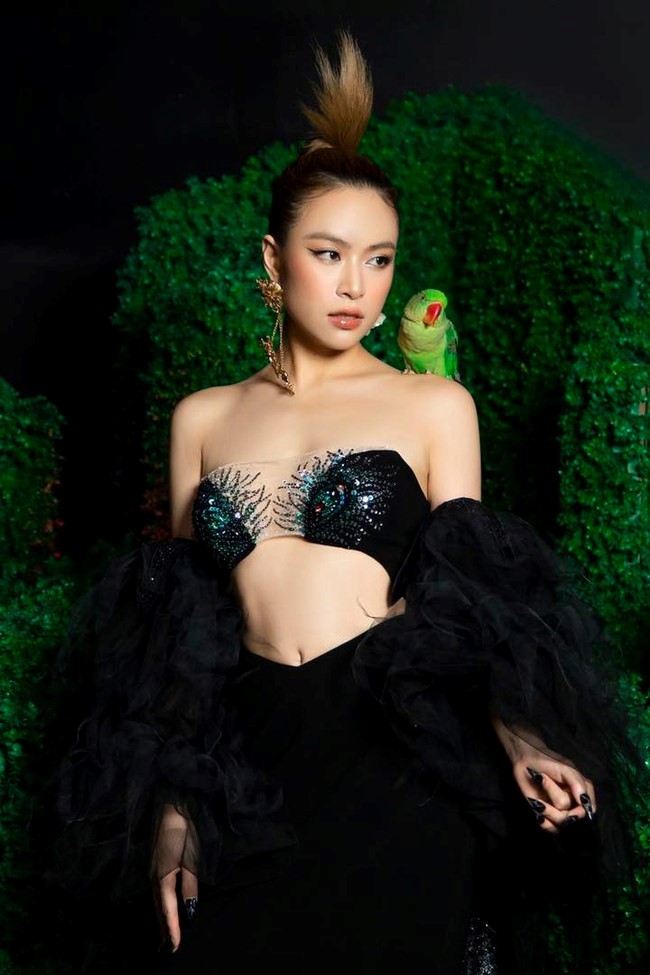hoc van dang ne cua hoang thuy linh thu khoa truong top dau lay bang thac si tu khi con rat tre1