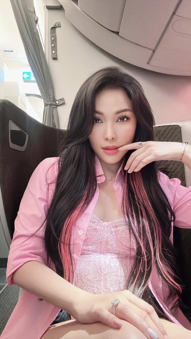 dong thai cua quynh thu giua on ao chong cu diep lam anh hon gai la trong bar1