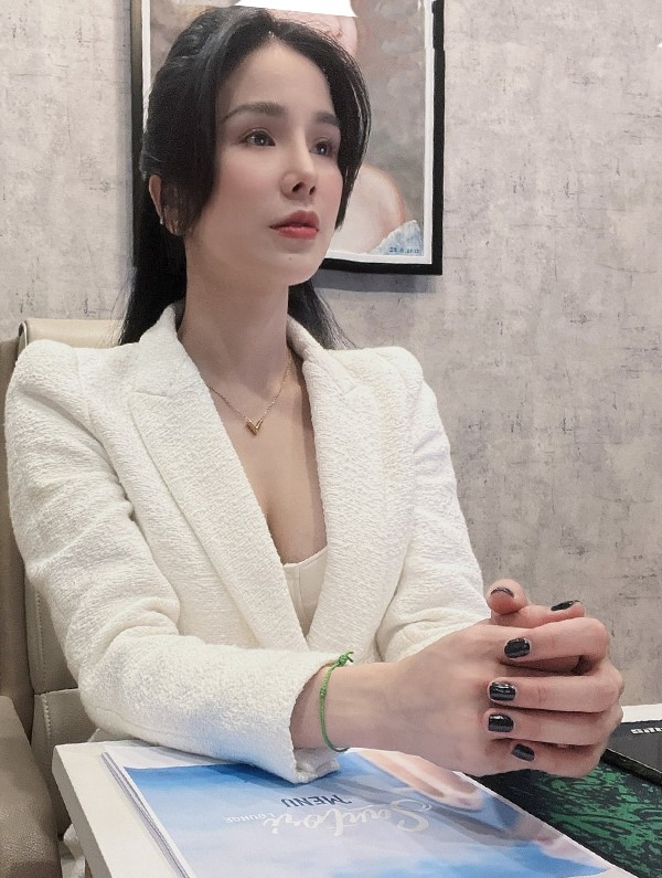 nghi van mot a hau vbiz bi bat gap khoa moi chong cu diep lam anh trong quan bar2 nghi van mot a hau vbiz bi bat gap khoa moi chong cu diep lam anh trong quan bar2