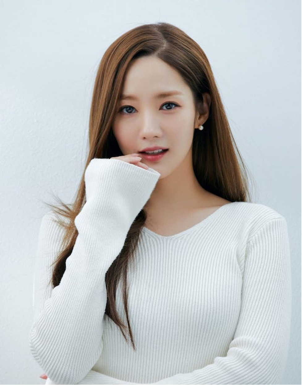 dispatch boc tran park min young noi doi cong chung khi tung nhan 4 4 ty chu cap tu ban trai