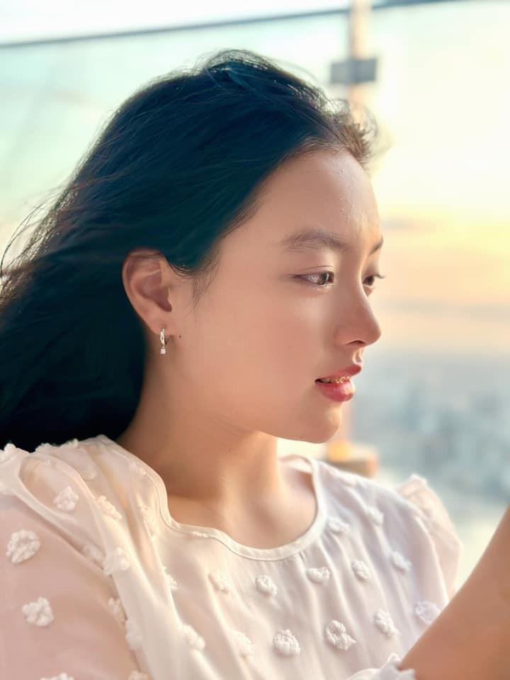 ai nu nha cuu sieu mau thuy hanh gay chu y khi thap tung me di du su kien