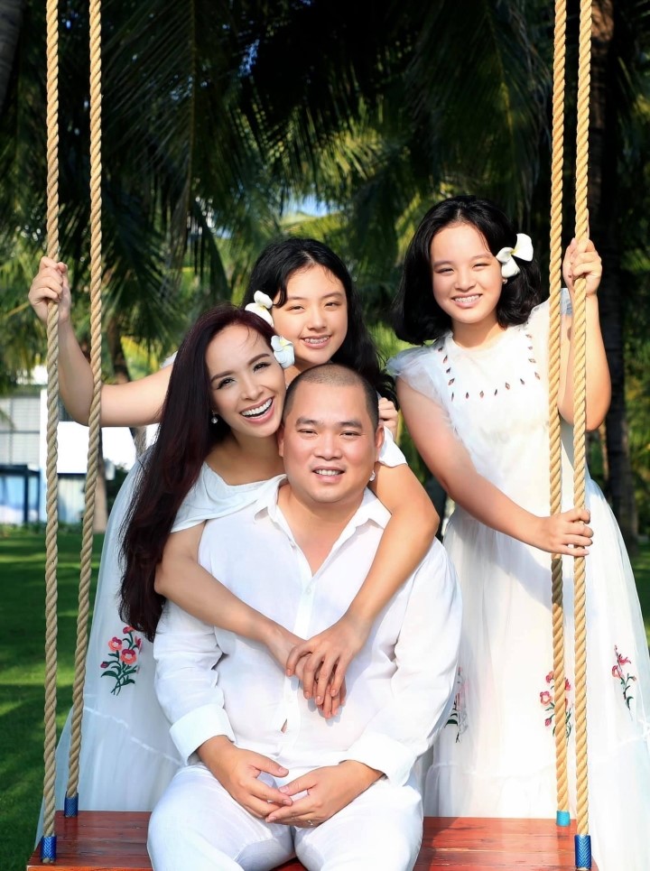 ai nu nha cuu sieu mau thuy hanh gay chu y khi thap tung me di du su kien2