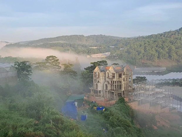 can canh biet thu moi xay xong o da lat cua le quyen dan tinh xem xong chi biet xuyt xoa4 can canh biet thu moi xay xong o da lat cua le quyen dan tinh xem xong chi biet xuyt xoa4