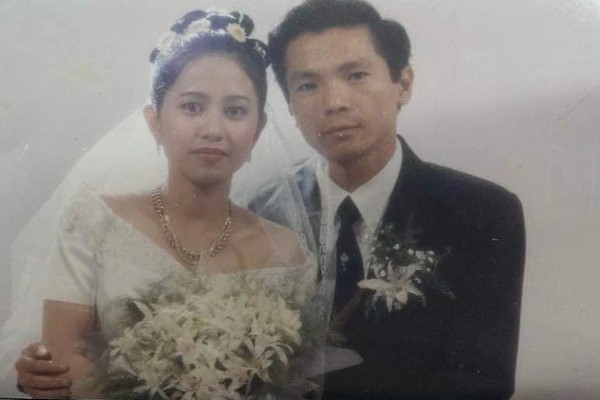 cuoc song cua nsnd trung anh o tuoi 63 hanh phuc vien man ben ba xa xinh dep kem 10 tuoi