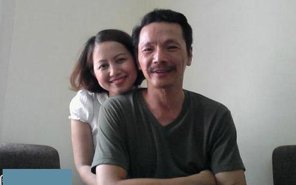 cuoc song cua nsnd trung anh o tuoi 63 hanh phuc vien man ben ba xa xinh dep kem 10 tuoi2