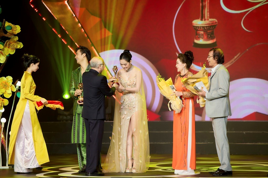 diep bao ngoc noi gi khi thang lon o giai thuong mai vang4 diep bao ngoc noi gi khi thang lon o giai thuong mai vang4