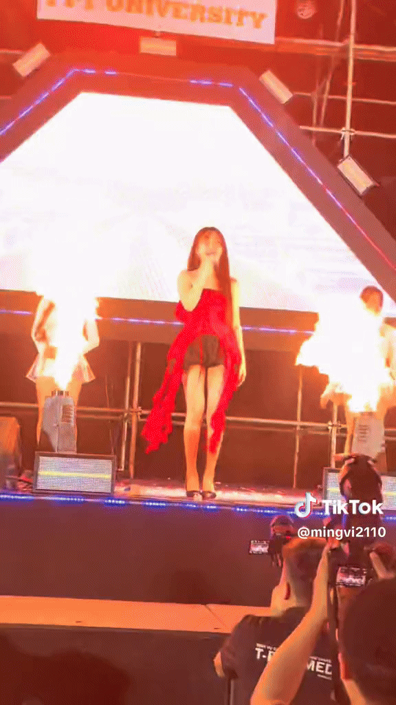 hoa minzy bi lua phun vao mat khi bieu dien tren san khau thai do gay ngo ngang5 hoa minzy bi lua phun vao mat khi bieu dien tren san khau thai do gay ngo ngang5