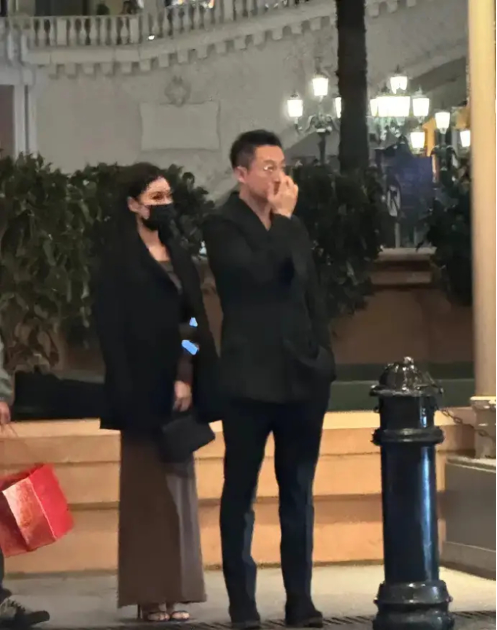 ban gai moi song hanh cung uong tieu phi tai macau6 ban gai moi song hanh cung uong tieu phi tai macau6