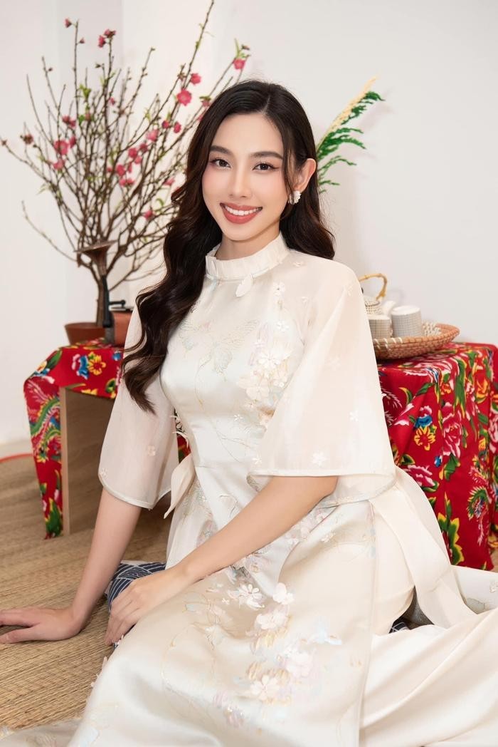 khoanh khac hoa hau thuy tien dung hinh khi gap su co tren san khau lan song xanh1 khoanh khac hoa hau thuy tien dung hinh khi gap su co tren san khau lan song xanh1