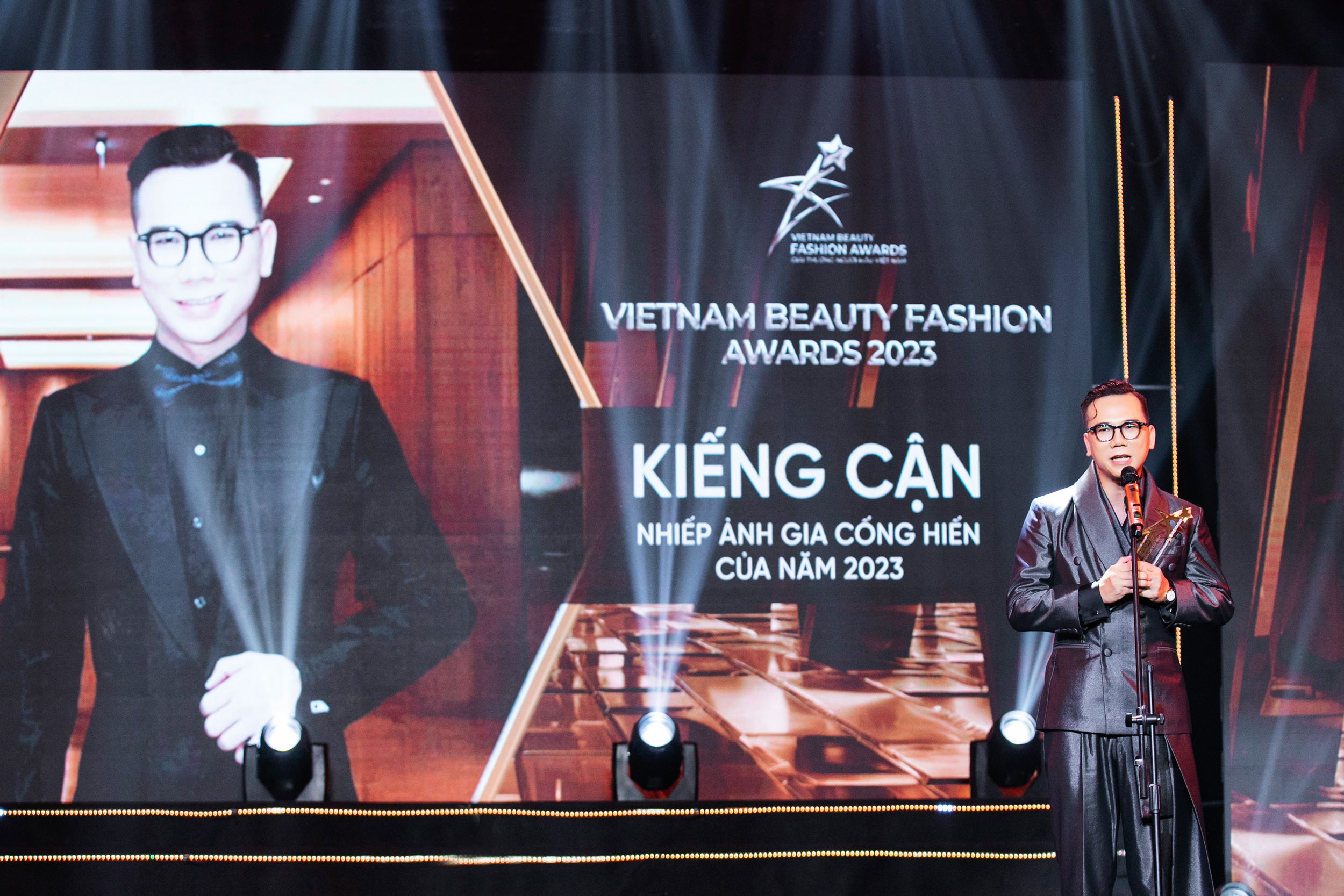 kieng can tu giang vien dai hoc den nhiep anh gia cong hien cua nam 2023 5 kieng can tu giang vien dai hoc den nhiep anh gia cong hien cua nam 2023 5