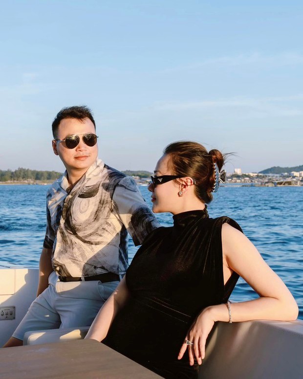 phuong oanh lien tuc dang tai clip nau com he lo cach xung ho voi chong gay ngo ngang4