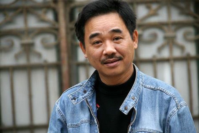 nam nghe si doc nhat dong tao quan suot 20 nam hon 60 tuoi van bi gia dinh giuc cuoi1