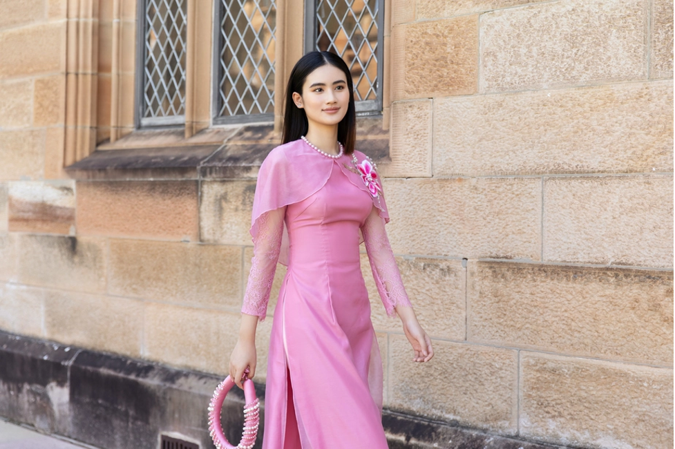 hoa hau y nhi rang ro trong ta ao dai tai uc2 hoa hau y nhi rang ro trong ta ao dai tai uc2