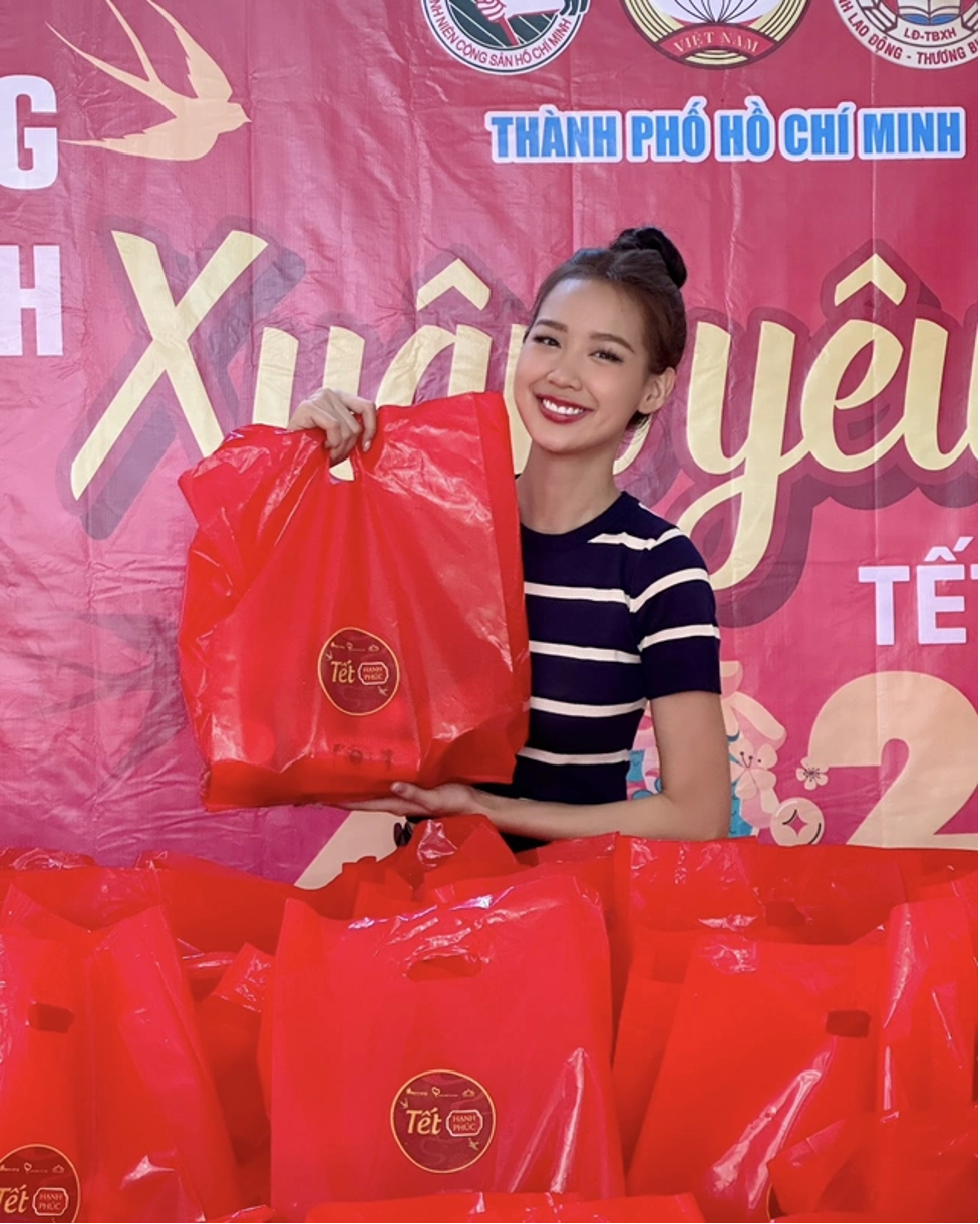hoa hau le nguyen bao ngoc trao qua cho tre khuyet tat tai tp hcm6 hoa hau le nguyen bao ngoc trao qua cho tre khuyet tat tai tp hcm6