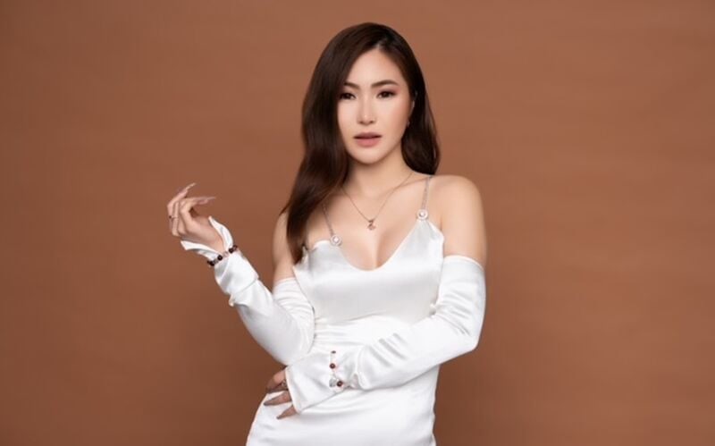 huong tram dang anh cong khai nguoi yeu danh tinh nguoi dan ong gay to mo