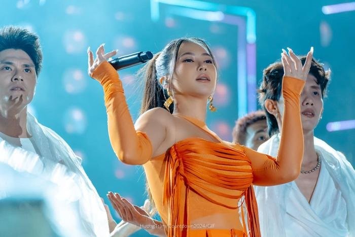 huong tram dang anh cong khai nguoi yeu danh tinh nguoi dan ong gay to mo1