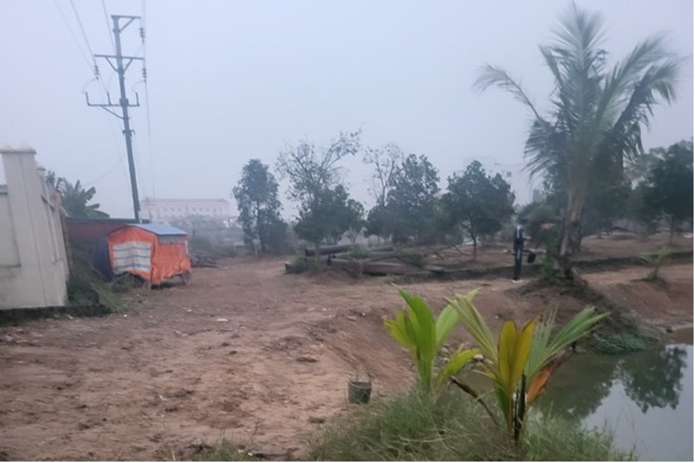 nguoi dan ong bi giat tu vong khi dang dung cay neu ngay tet