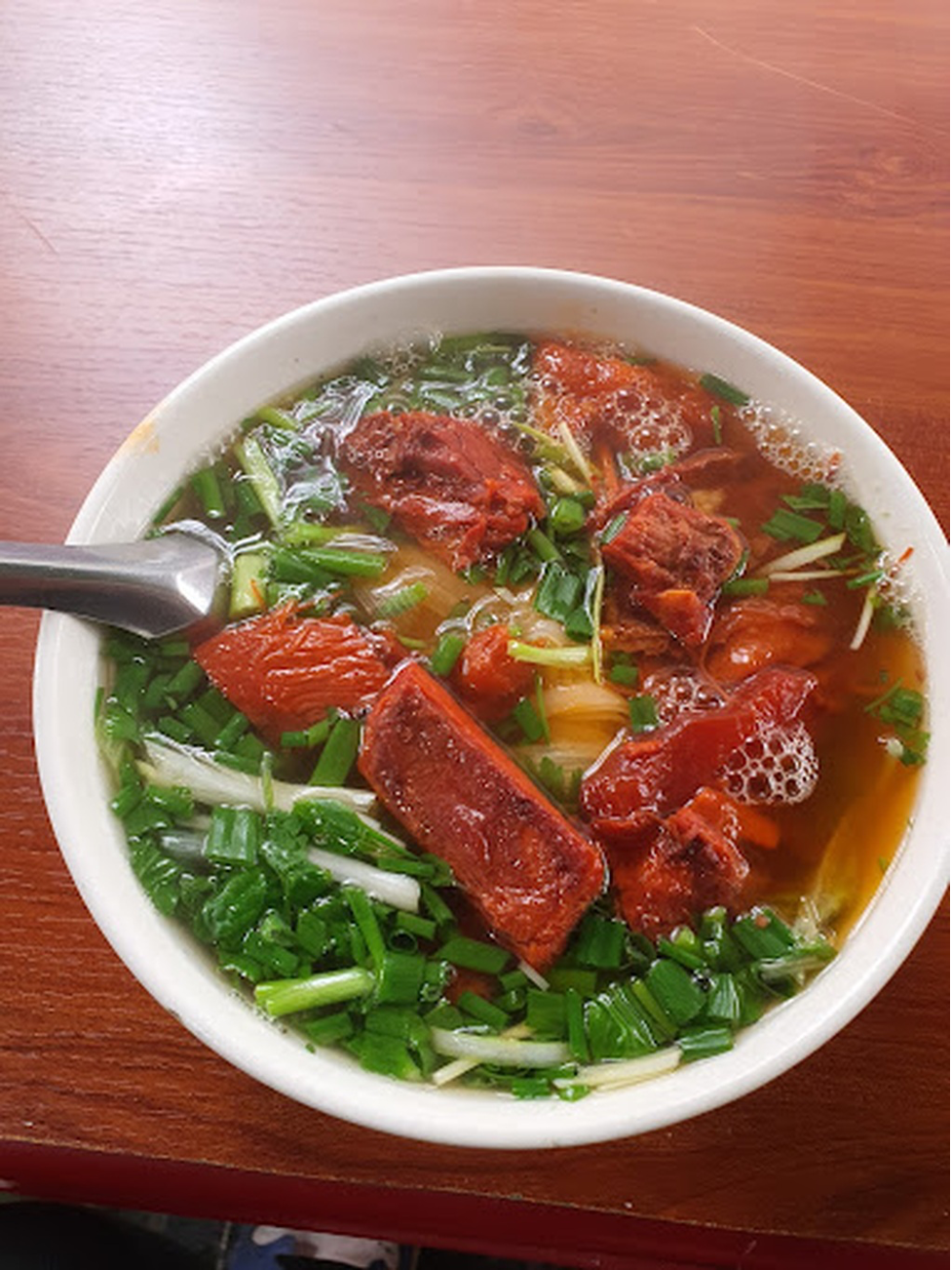 vu quan pho noi tieng ha noi nhan tin dan mat khach vi dang bai to len mang chu quan len tieng