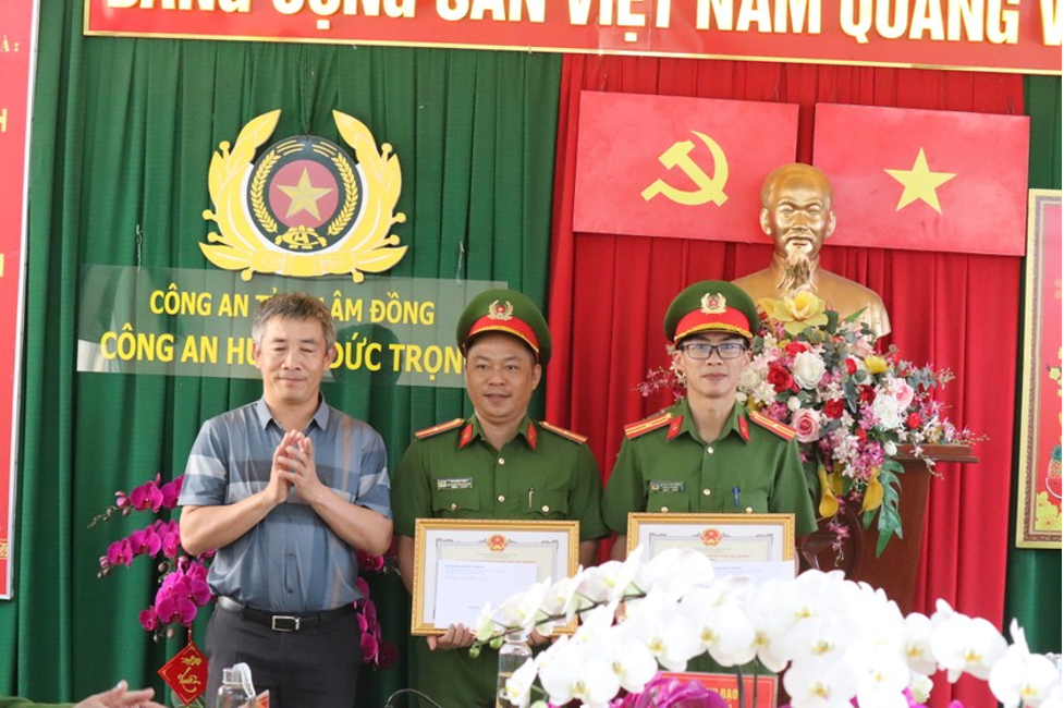 khen thuong luc luong bat giu thanh cong doi tuong dung sung cuop ngan hang khen thuong luc luong bat giu thanh cong doi tuong dung sung cuop ngan hang