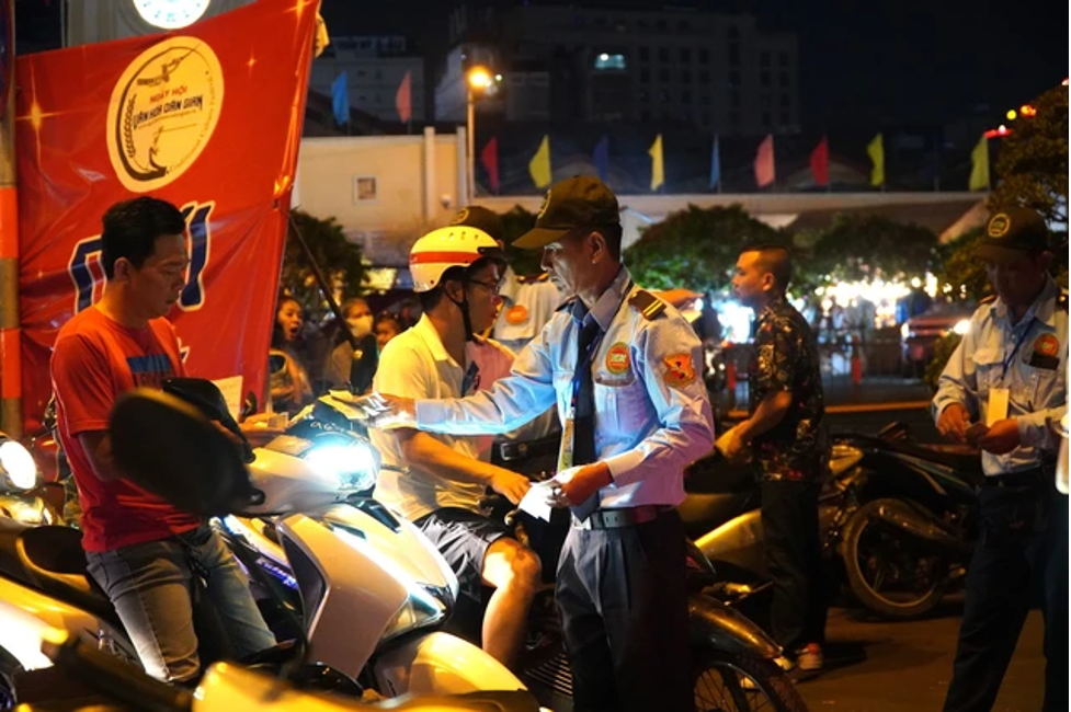 csgt tp hcm kiem tra nong do con xuyen dem giao thua dam bao ttatgt pccc2 csgt tp hcm kiem tra nong do con xuyen dem giao thua dam bao ttatgt pccc2