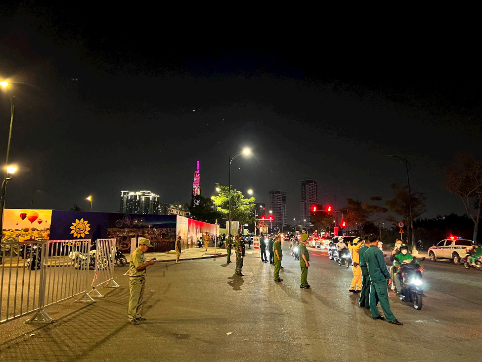 csgt tp hcm kiem tra nong do con xuyen dem giao thua dam bao ttatgt pccc6 csgt tp hcm kiem tra nong do con xuyen dem giao thua dam bao ttatgt pccc6