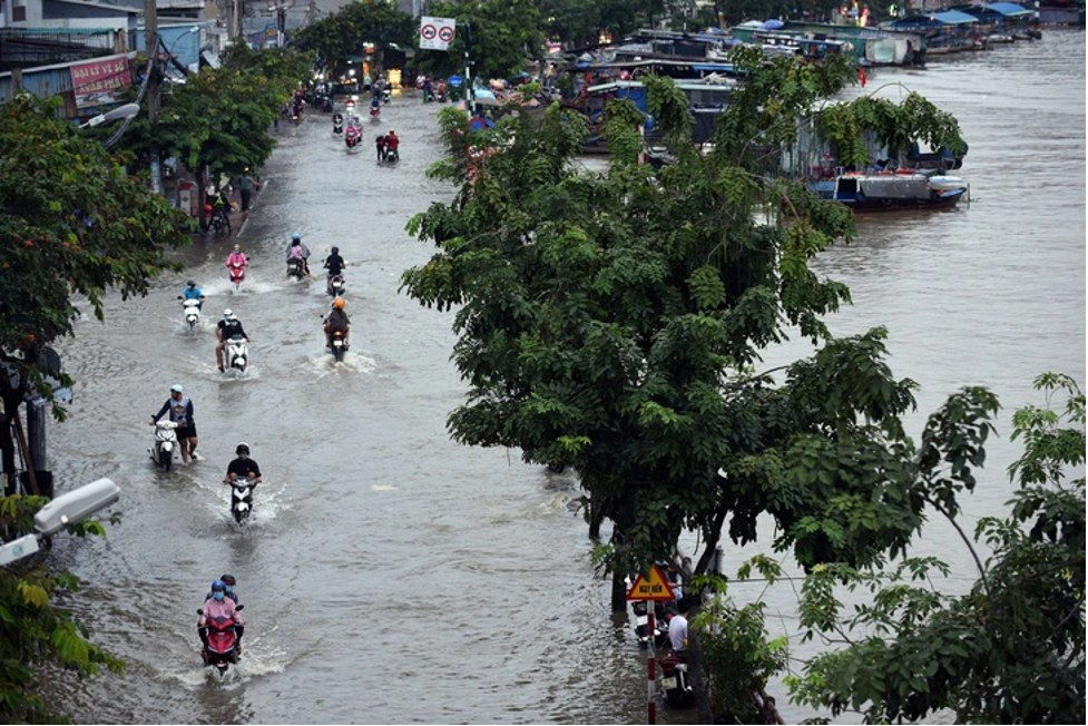 trieu cuong bat ngo dang cao nguoi dan vua don tet vua chay ngap