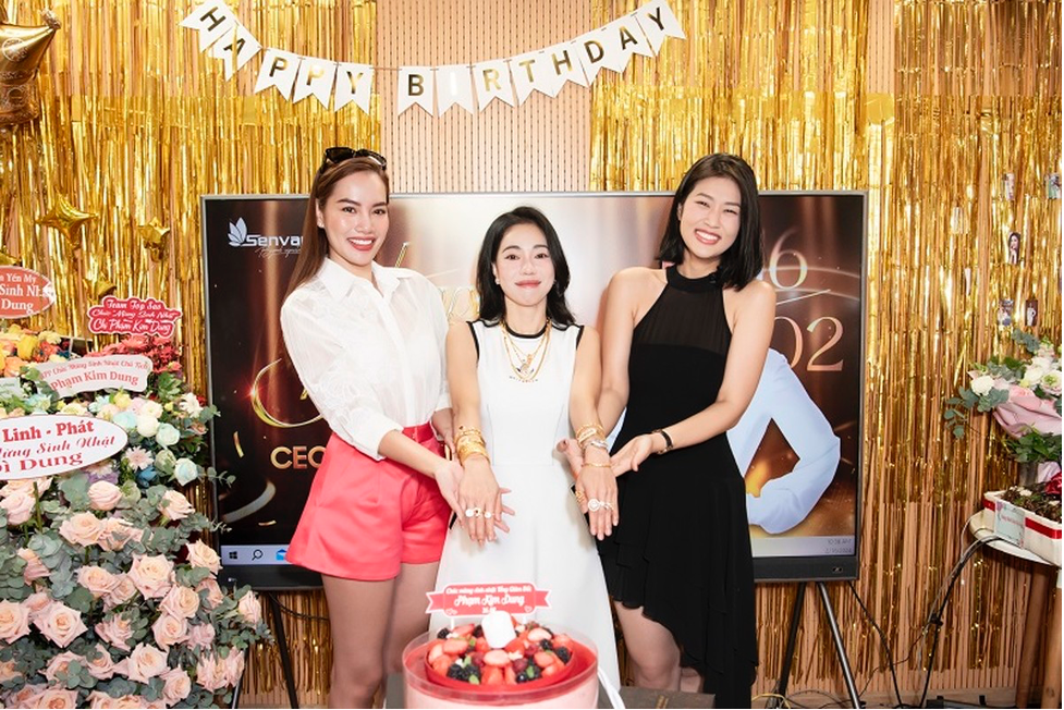 hoa hau le hoang phuong tang nua ky vang cho di dung nhan dip sinh nhat2
